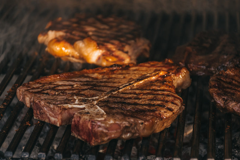 Carne a la plancha o a la parrilla, ¿Cuál es la diferencia?